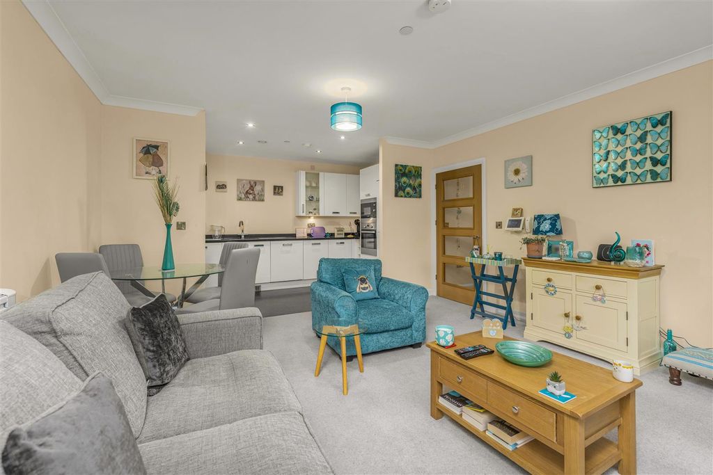 Additional image 5 of 2 bed flat for saleBath Road, Banbury OX16