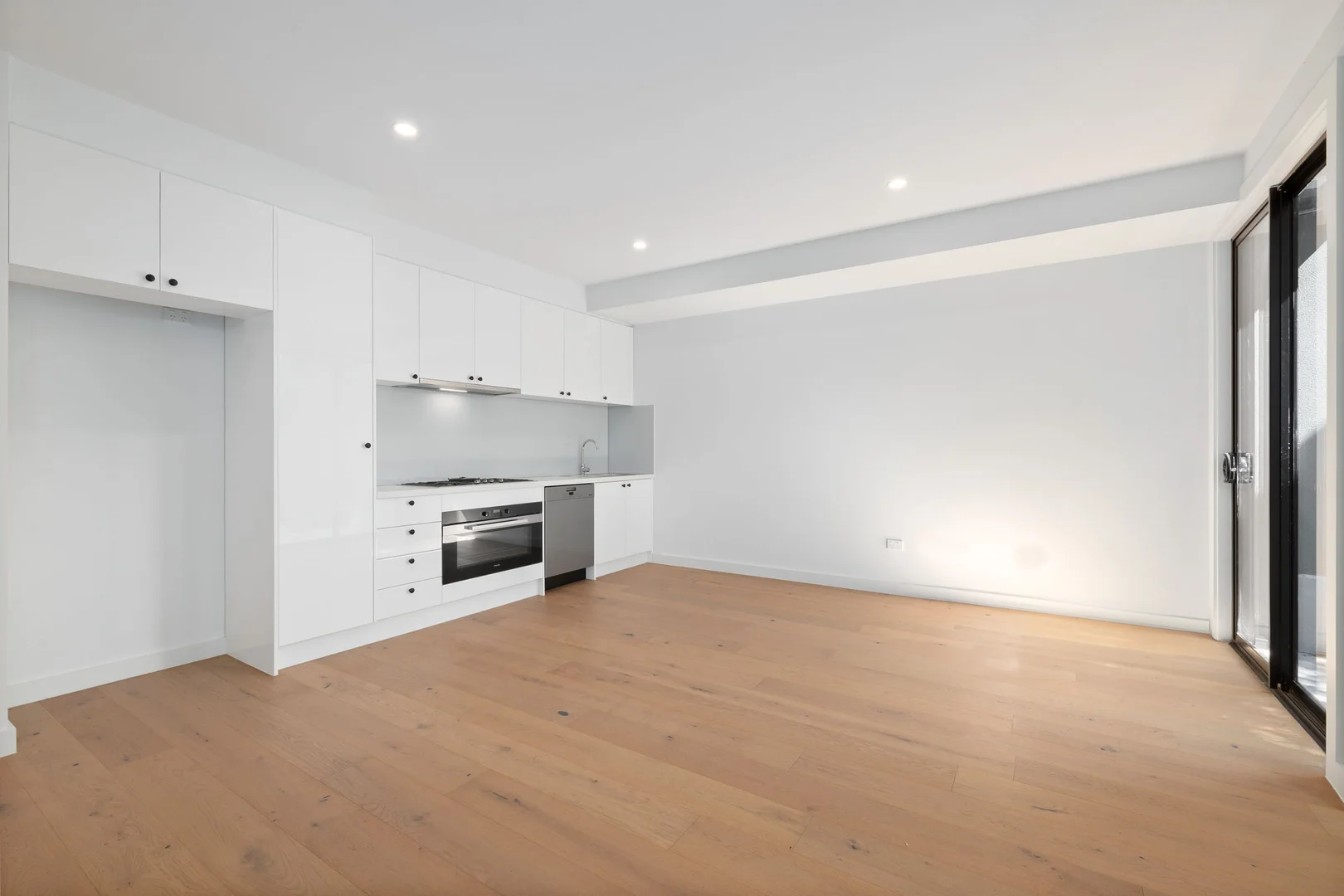 Additional image 3 of 5/2 Saxon Street, Doncaster VIC 3108