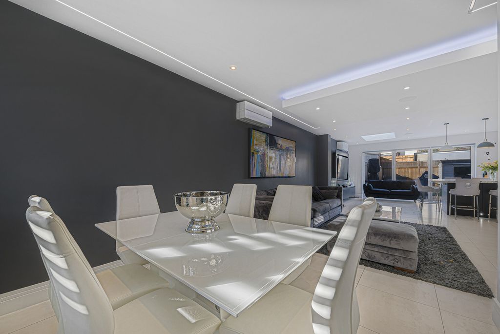 Additional image 38 of 4 bed semi-detached house for saleEdwin Close, Bexleyheath DA7