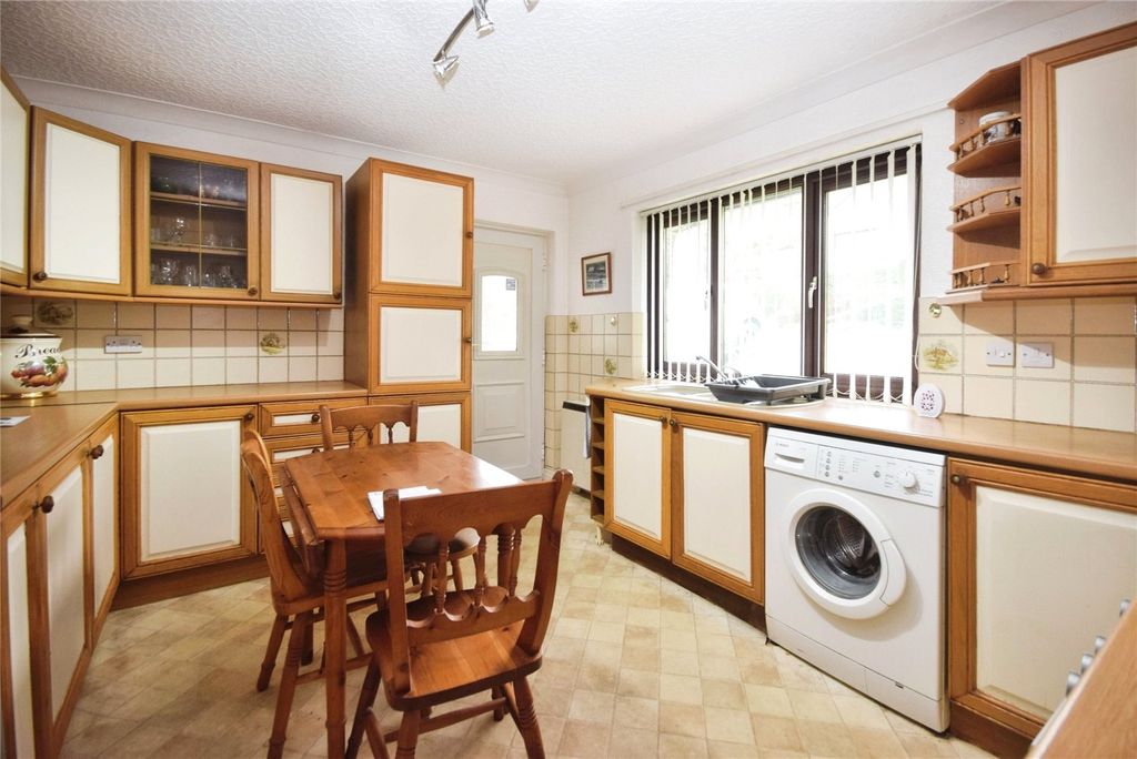 2 bed bungalow for saleStad Gwastadgoed Isaf, Llwyngwril, Gwynedd LL37 photo 3