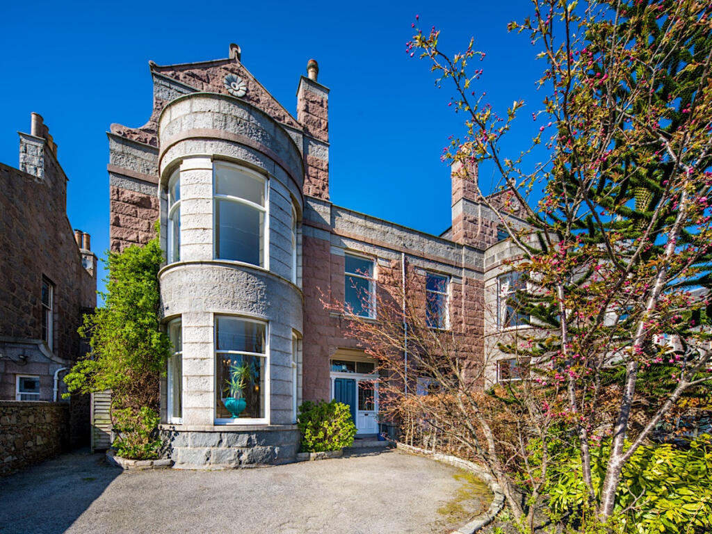 Hamilton Place, Aberdeen, AB15
