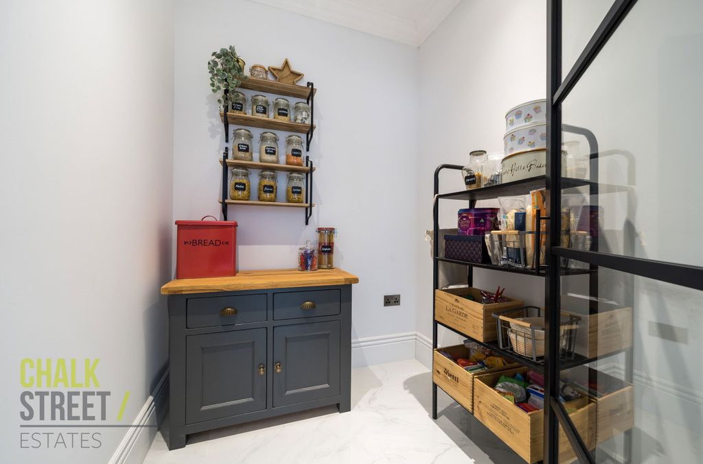 Additional image 8 of 5 bed detached house for saleWoodlands Avenue, Emerson Park RM11