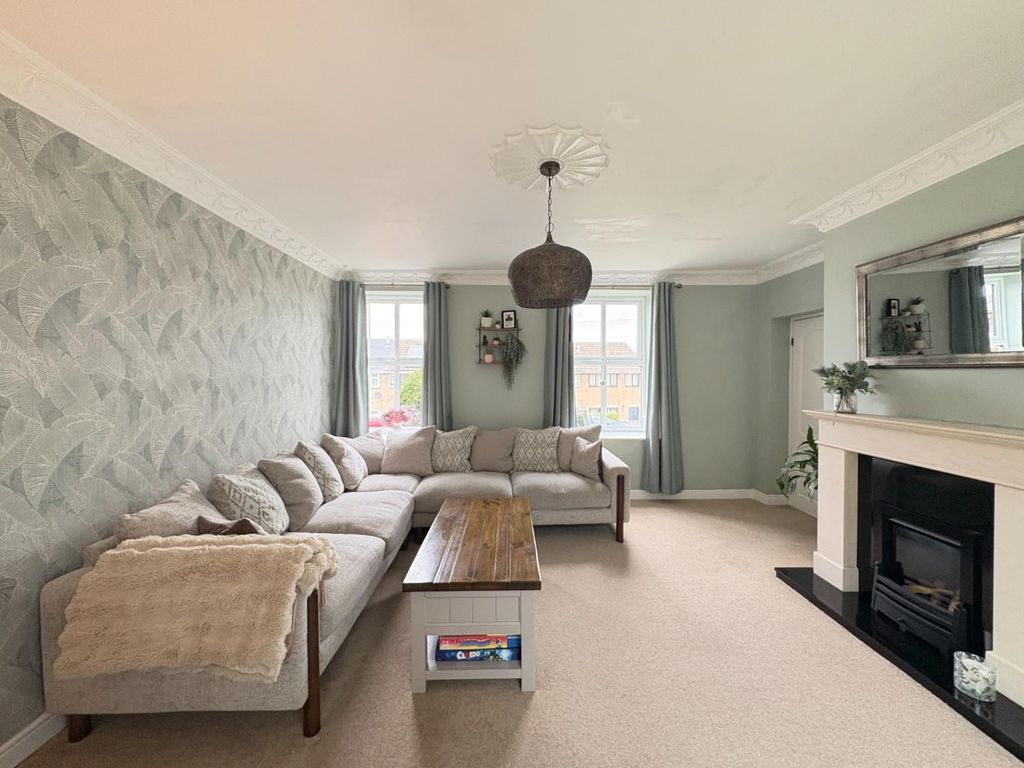 Additional image 2 of 4 bed terraced house for saleHigh Street, Hanging Heaton, Batley WF17