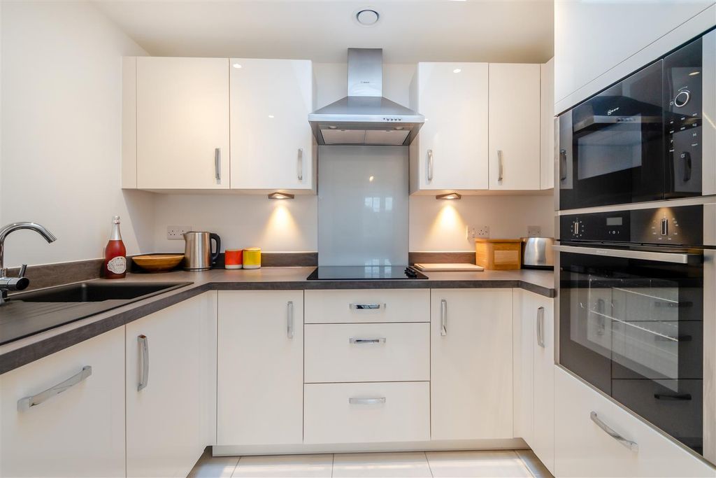 Additional image 2 of 1 bed flat for sale59-61 The Broadway, Amersham, Buckinghamshire HP7