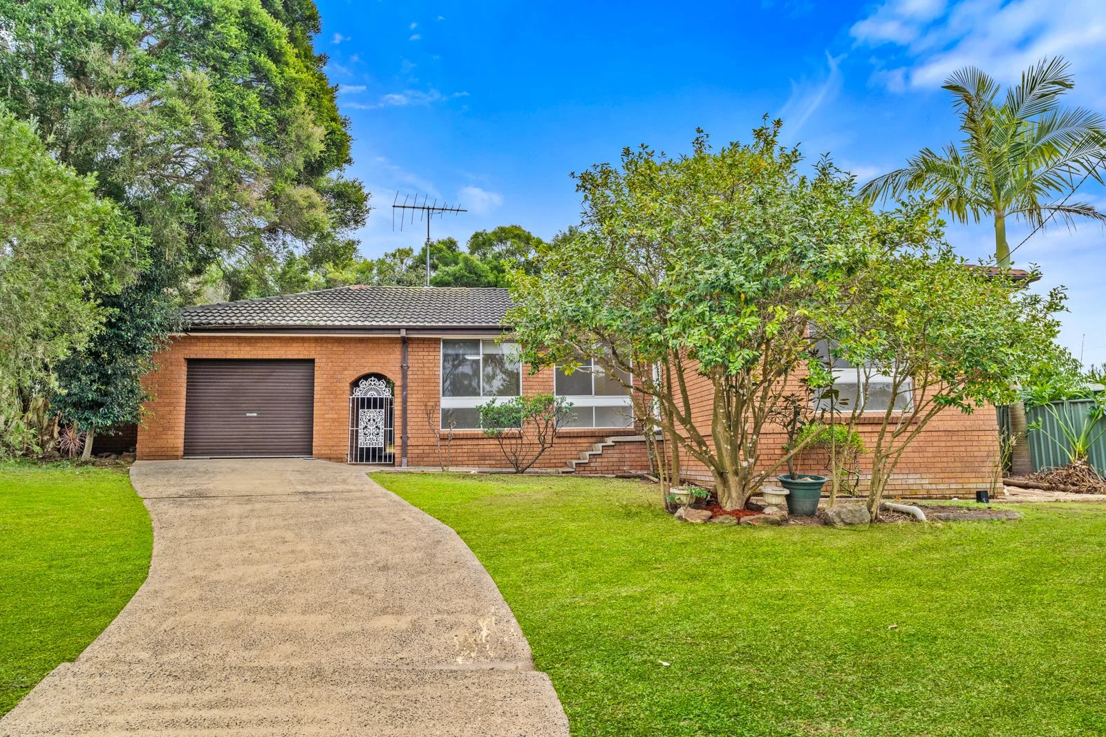 8 Clinton Drive, Narellan NSW 2567