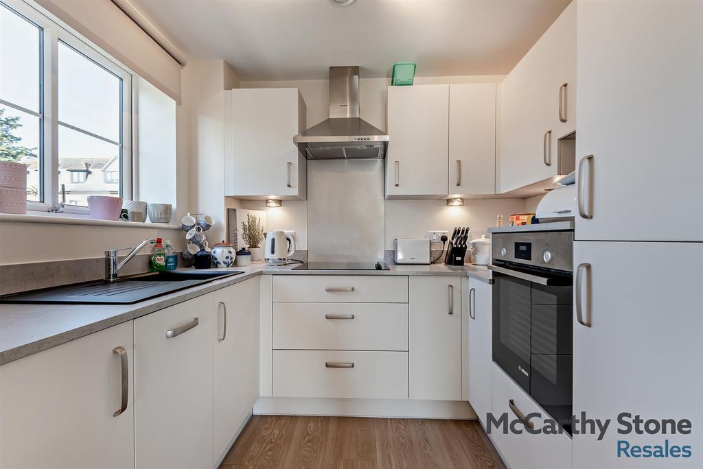 Additional image 13 of 2 bed flat for saleQueen Elizabeth Place, Orchard Lane, Alton GU34
