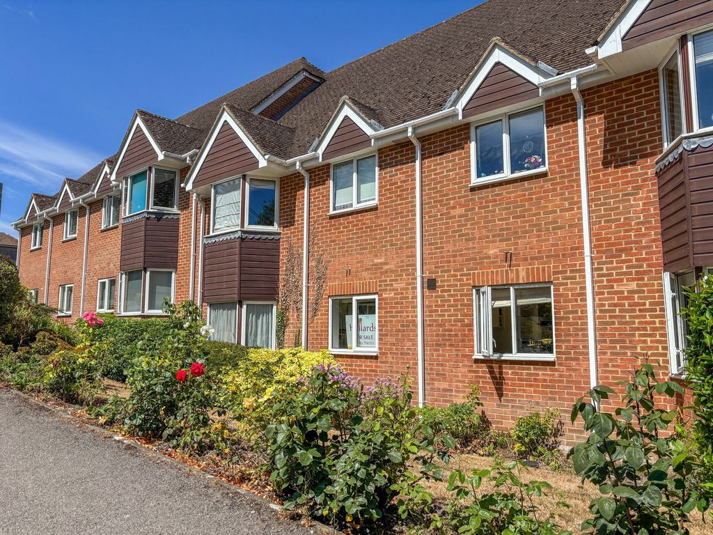 2 bed flat for saleEllingham Close, Alresford. SO24