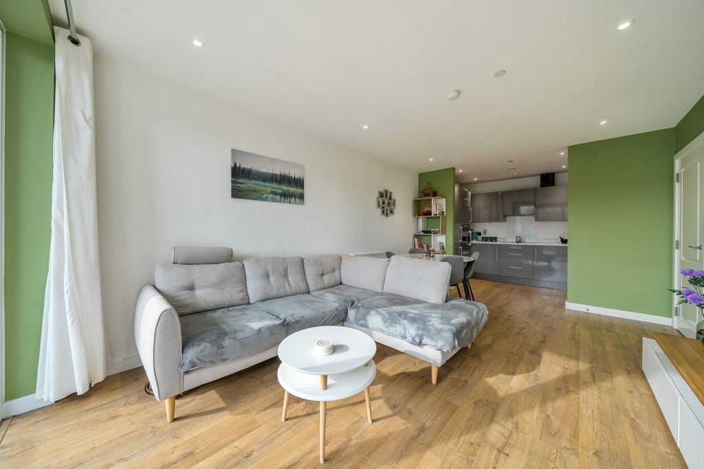 Additional image 3 of 2 bed flat for saleRegal Walk, Bexleyheath DA6