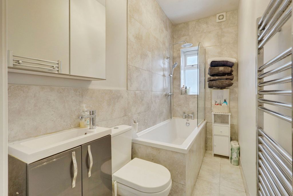 Additional image 15 of 3 bed flat for saleLondon Road, Benfleet SS7