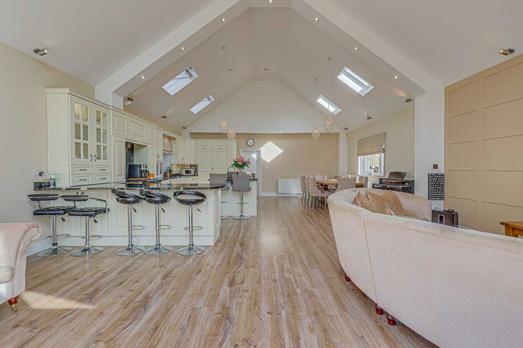 Additional image 17 of 5 bed detached house for saleHigh Road, Benfleet SS7