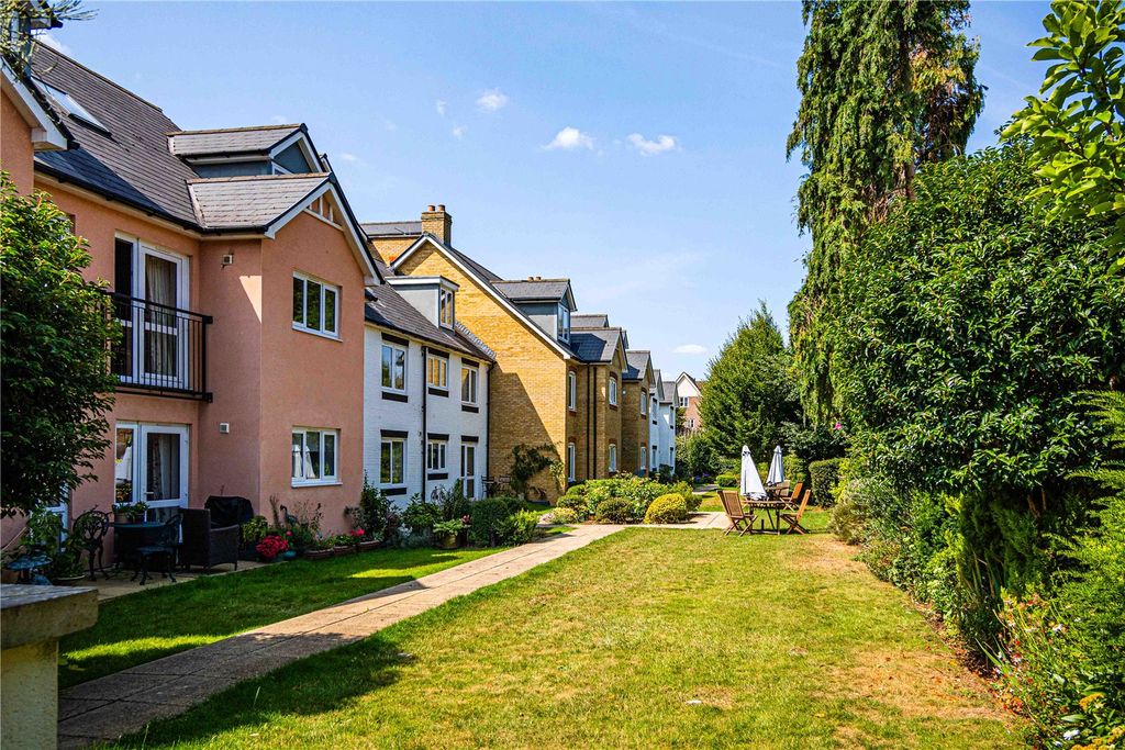 Additional image 3 of 2 bed flat for saleHigh Street, Berkhamsted, Hertfordshire HP4