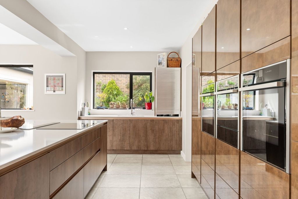 Additional image 6 of 4 bed detached house for saleGilhams Avenue, Banstead SM7