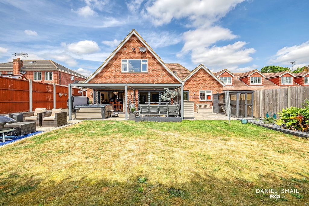 Additional image 31 of 5 bed detached house for saleGreat Berry Lane, Langdon Hills, Basildon SS16
