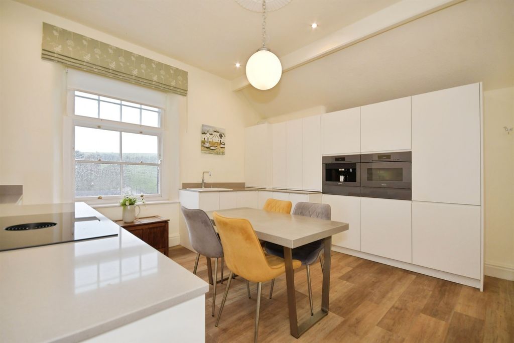 2 bed flat for saleCastle Drive, Bakewell DE45 photo 5