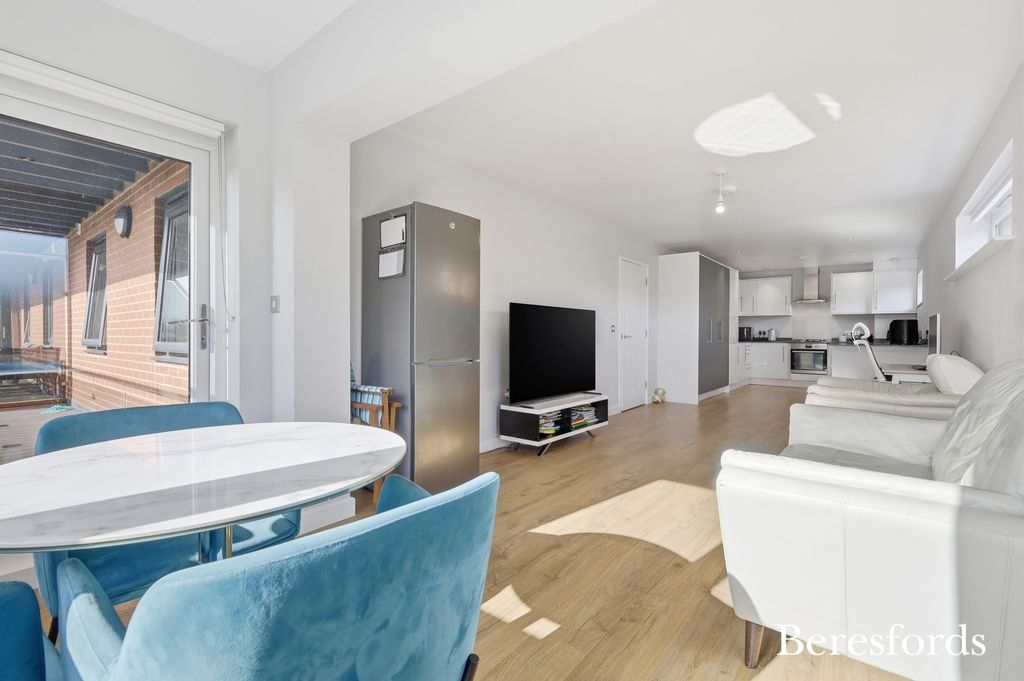 Additional image 19 of 2 bed flat for saleUpminster Road, Upminster RM14
