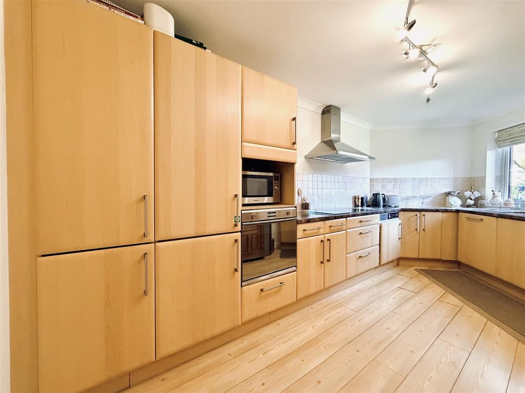 Additional image 6 of 2 bed flat for saleDunham Road, Altrincham WA14