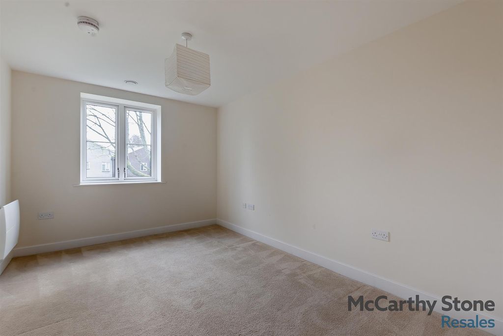 Additional image 8 of 2 bed flat for saleQueen Elizabeth Place, Orchard Lane, Alton GU34