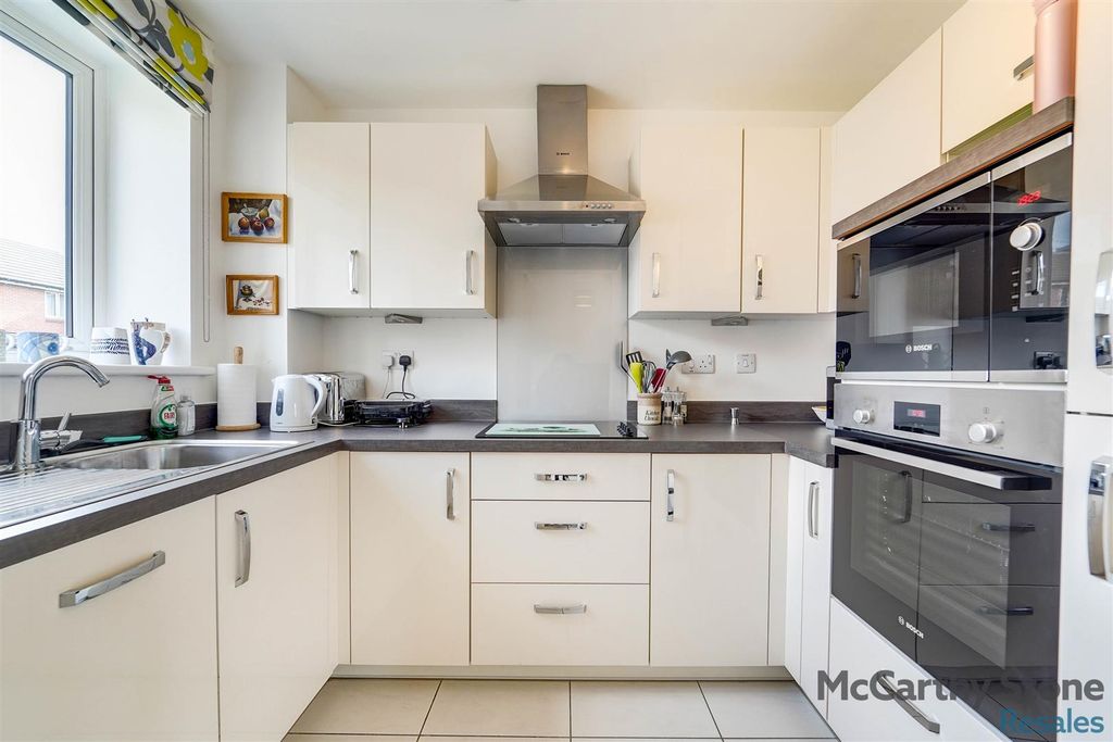 Additional image 6 of 2 bed flat for saleOakhill Place, High View, Bedford, Bedfordshire MK41