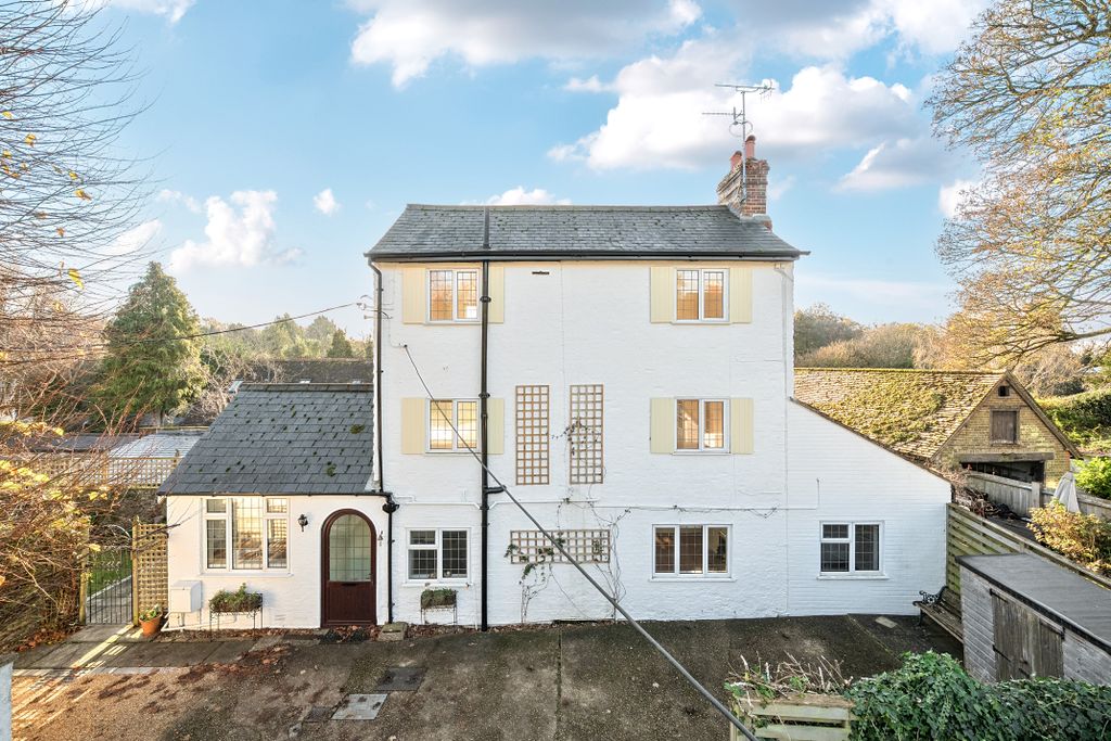 3 bed detached house for saleOld Reigate Road, Betchworth RH3