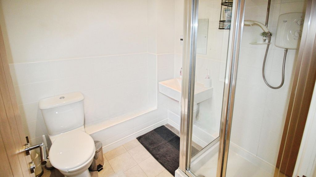 Additional image 6 of 2 bed flat for salePeterson Drive, Grimsby DN36