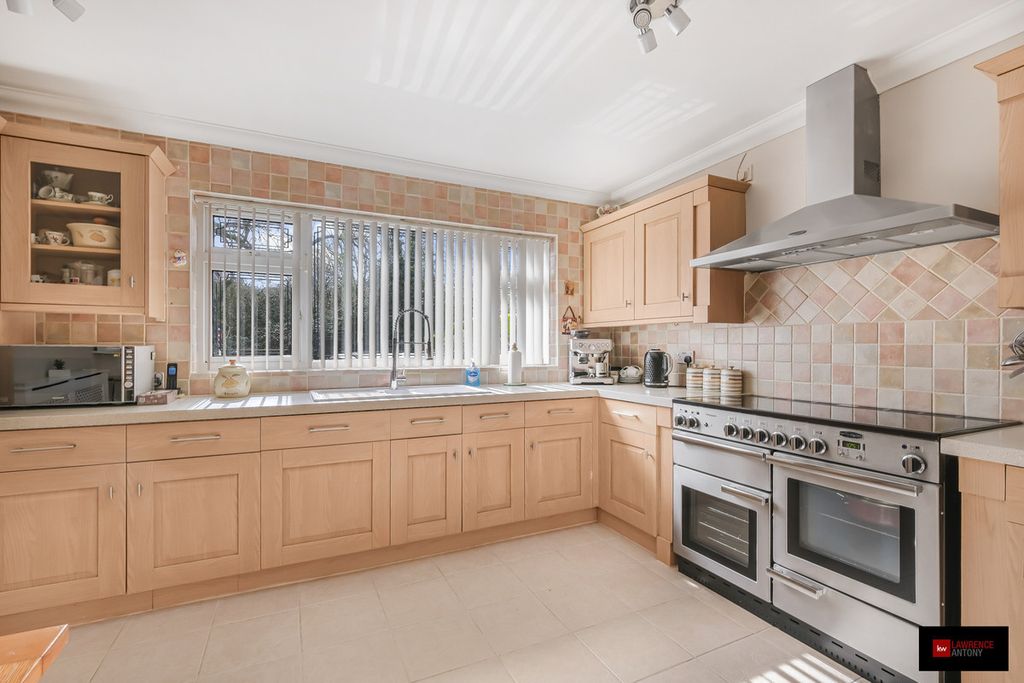 Additional image 22 of 5 bed detached house for saleLee Chapel Lane, Basildon SS16
