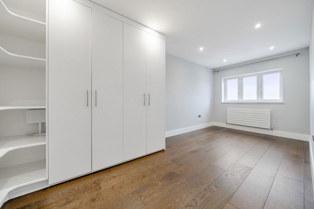 Additional image 11 of 5 bed semi-detached house for saleBrasted Close, Bexleyheath DA6