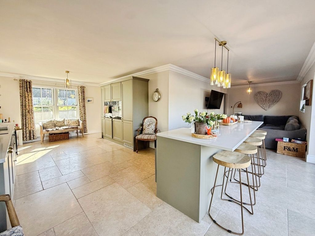 4 bed detached house for saleStation Road, Abergavenny NP7 photo 4