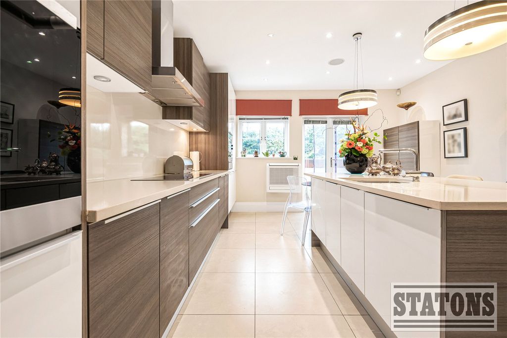Additional image 11 of 3 bed flat for saleCockfosters Road, Barnet EN4