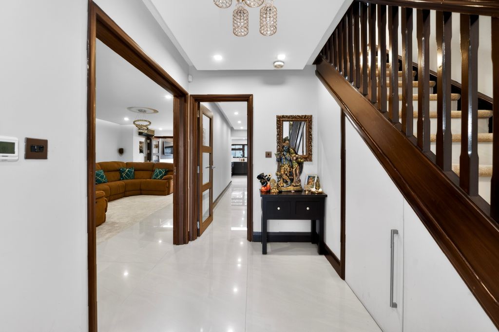Additional image 12 of 3 bed semi-detached house for saleBeeston Close, Watford WD19