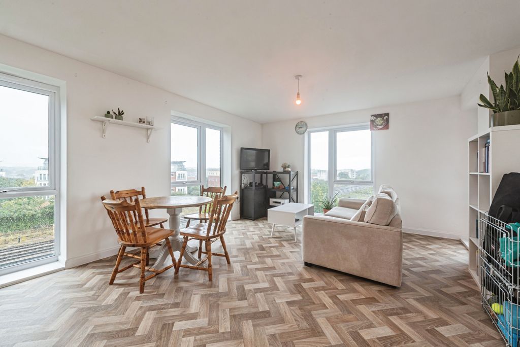 Additional image 11 of 2 bed flat for sale1 Strong Drive, Basingstoke RG21