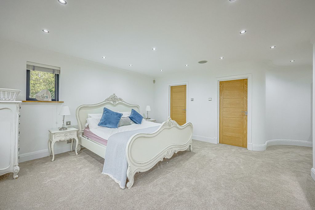 Additional image 27 of 5 bed detached house for saleBowers Road, Benfleet SS7