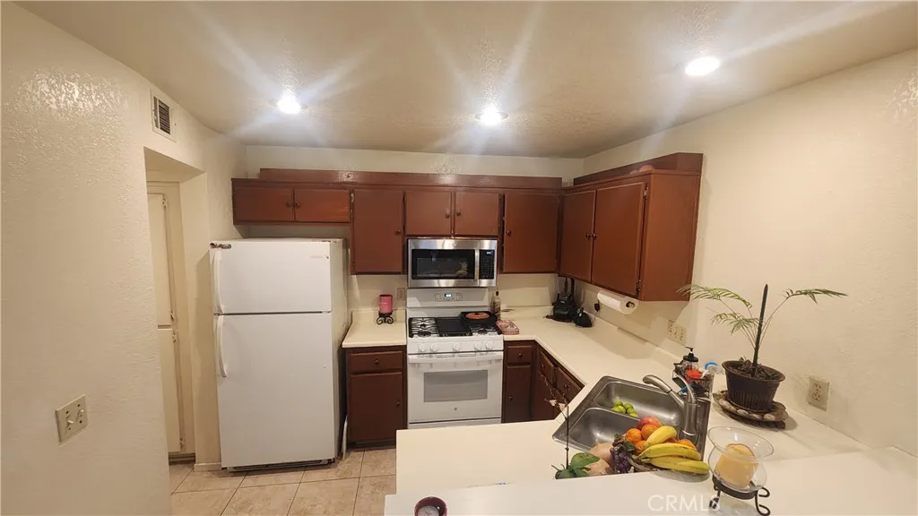 Additional image 32 of 220 E Grant St Unit 63, Santa Maria, CA 93454