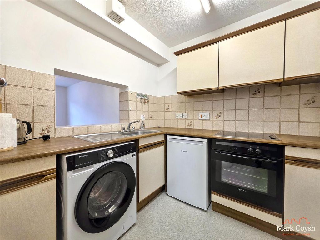 Additional image 6 of 1 bed flat for saleWoodfield Close, Ashtead KT21