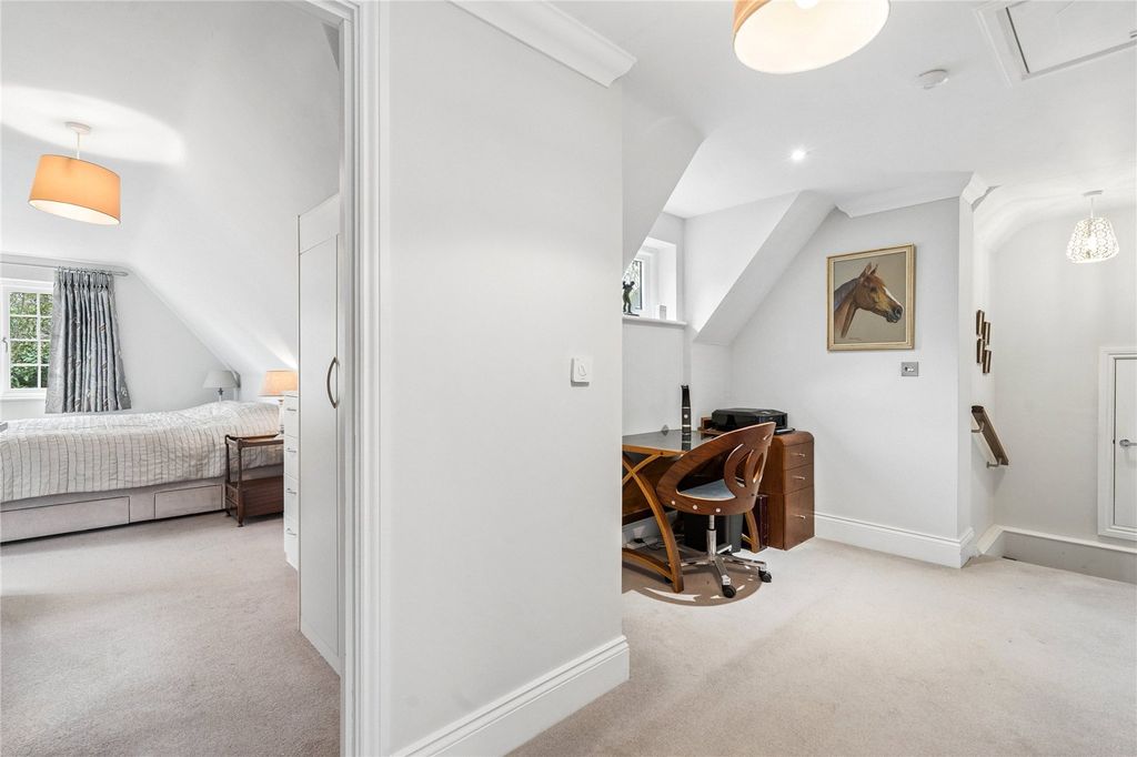 Additional image 12 of 2 bed flat for saleNorth Road, Berkhamsted, Hertfordshire HP4