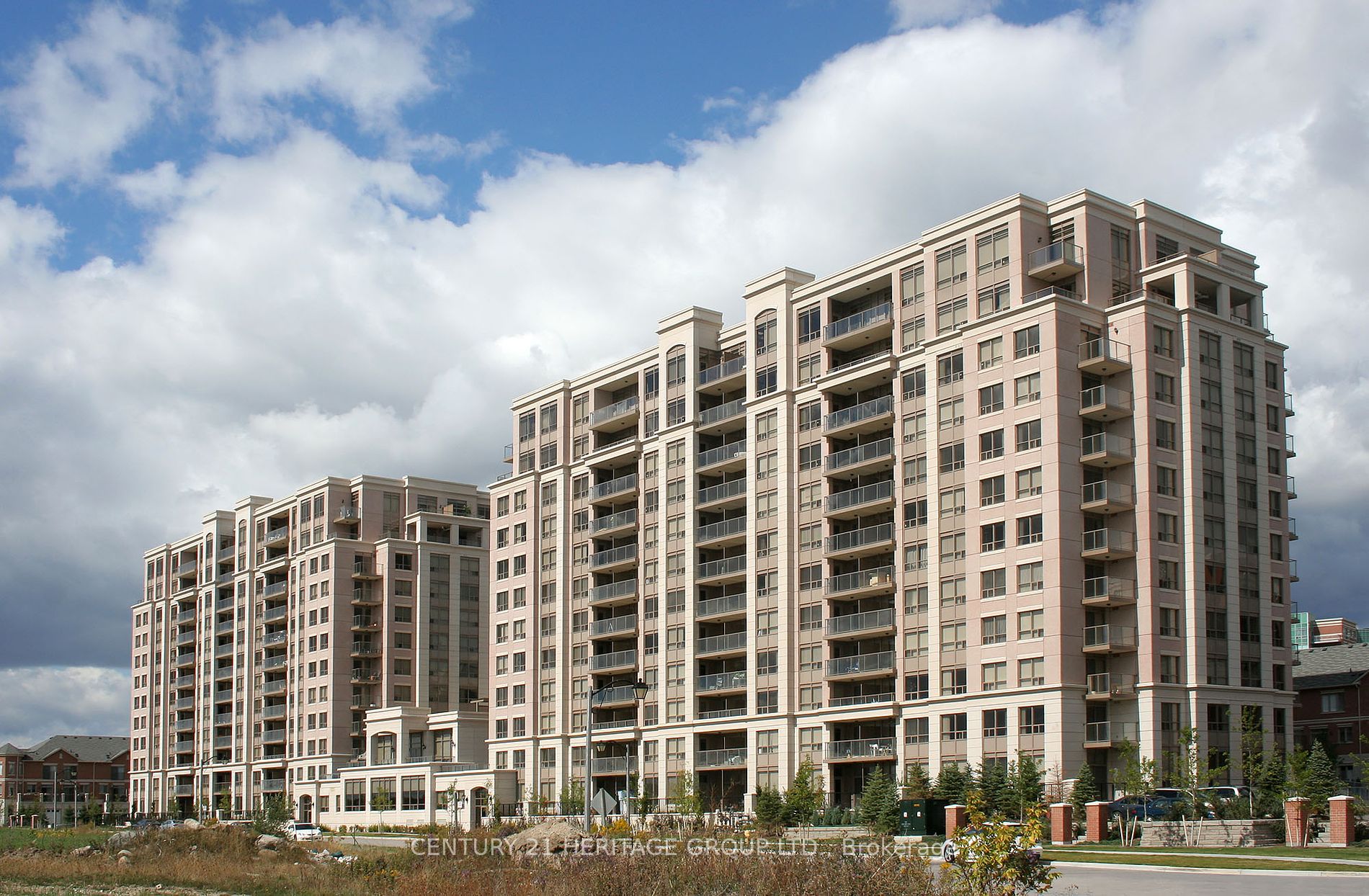 39 Galleria Parkway, Markham, ON, L3T 0A6