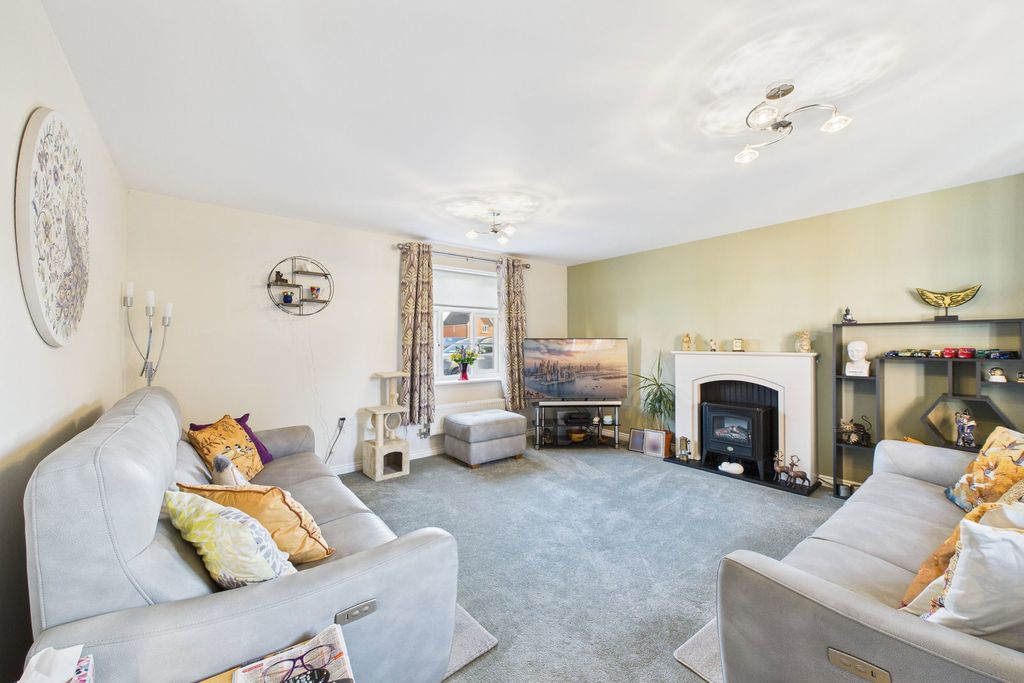 Additional image 3 of 4 bed detached house for saleNuthatch Way, Attleborough NR17