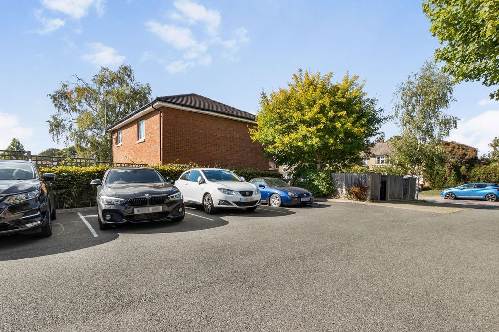 Additional image 15 of 2 bed maisonette for saleBroomfield Rise, Abbots Langley WD5