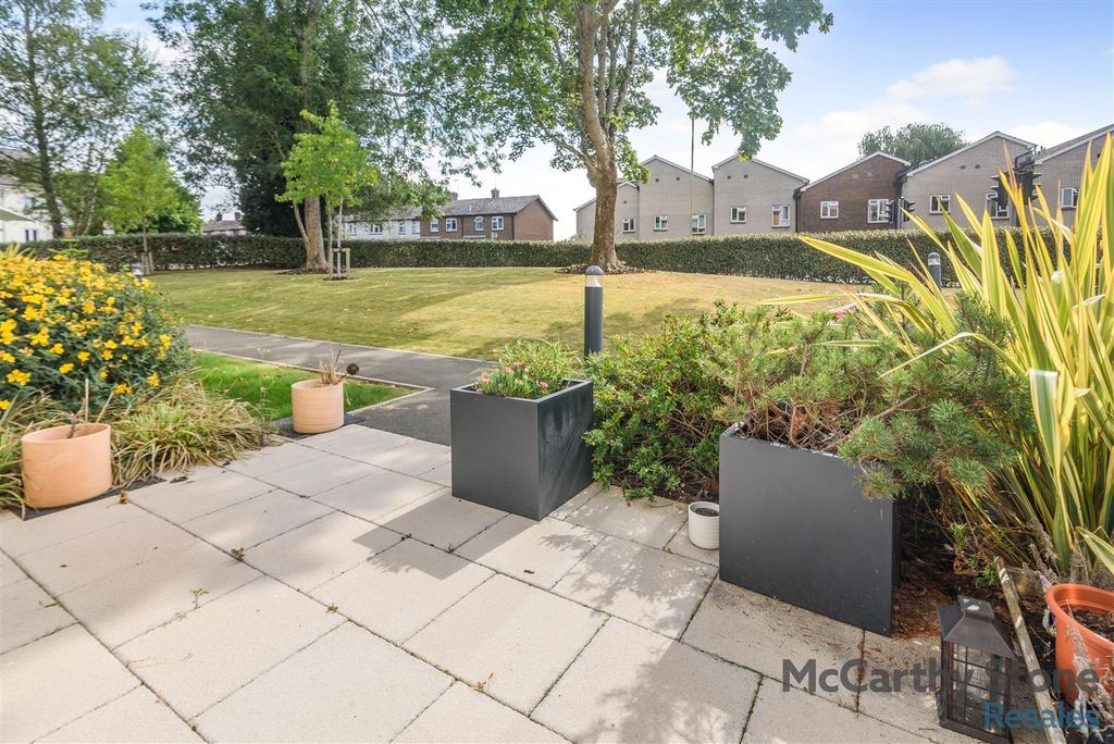 Additional image 8 of 1 bed flat for saleQueen Elizabeth Place, Orchard Lane, Alton GU34