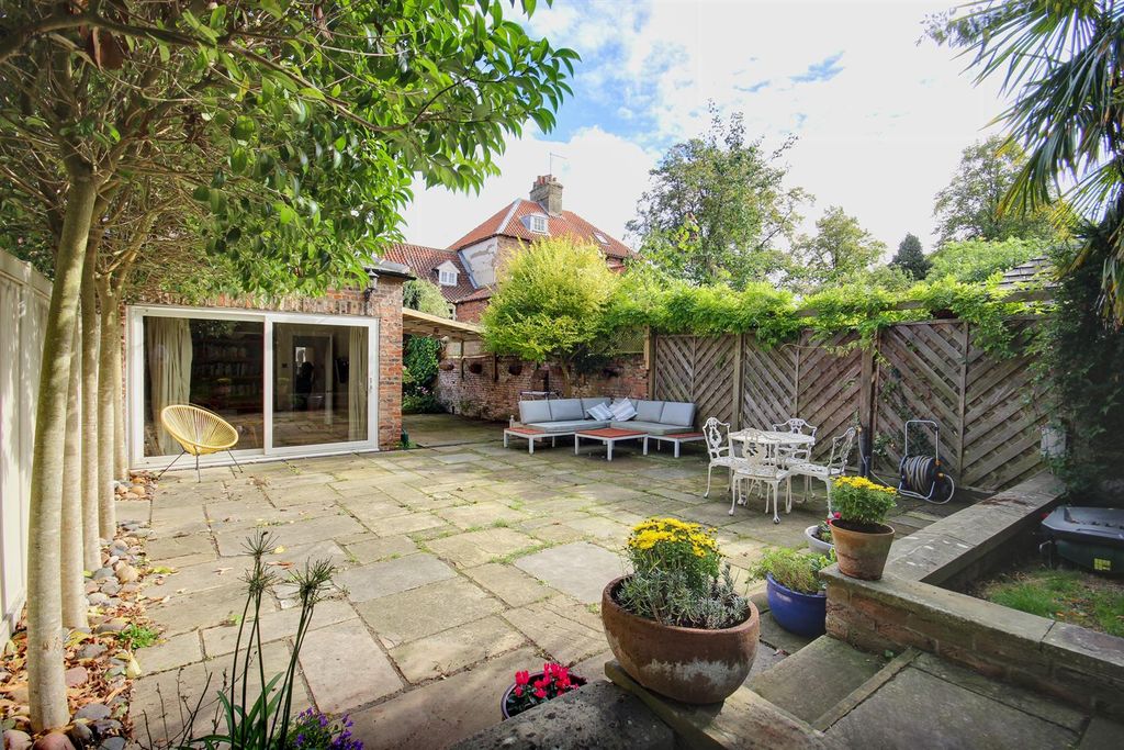 Additional image 7 of 4 bed terraced house for saleLairgate, Beverley HU17
