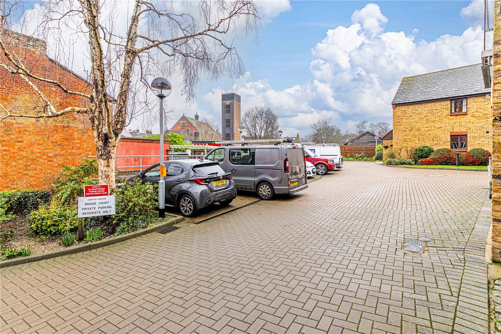 Additional image 15 of 2 bed flat for saleBridge Street, Berkhamsted, Hertfordshire HP4