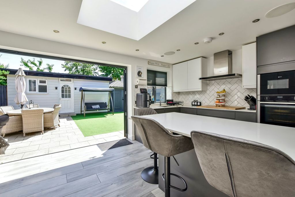 Additional image 2 of 4 bed semi-detached house for saleHazelwood Lane, Abbots Langley WD5