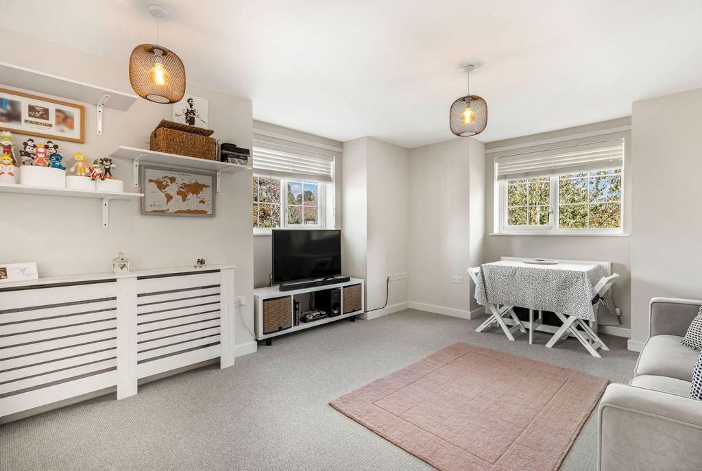 Additional image 4 of 2 bed maisonette for saleBroomfield Rise, Abbots Langley WD5