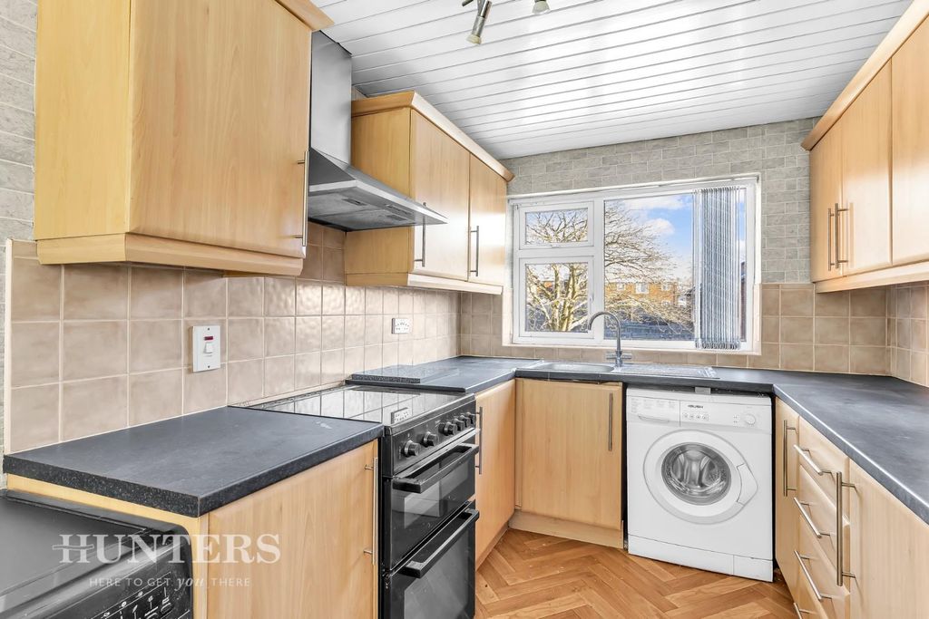 1 bed flat for saleMerlin Close, Oldham OL8 photo 4