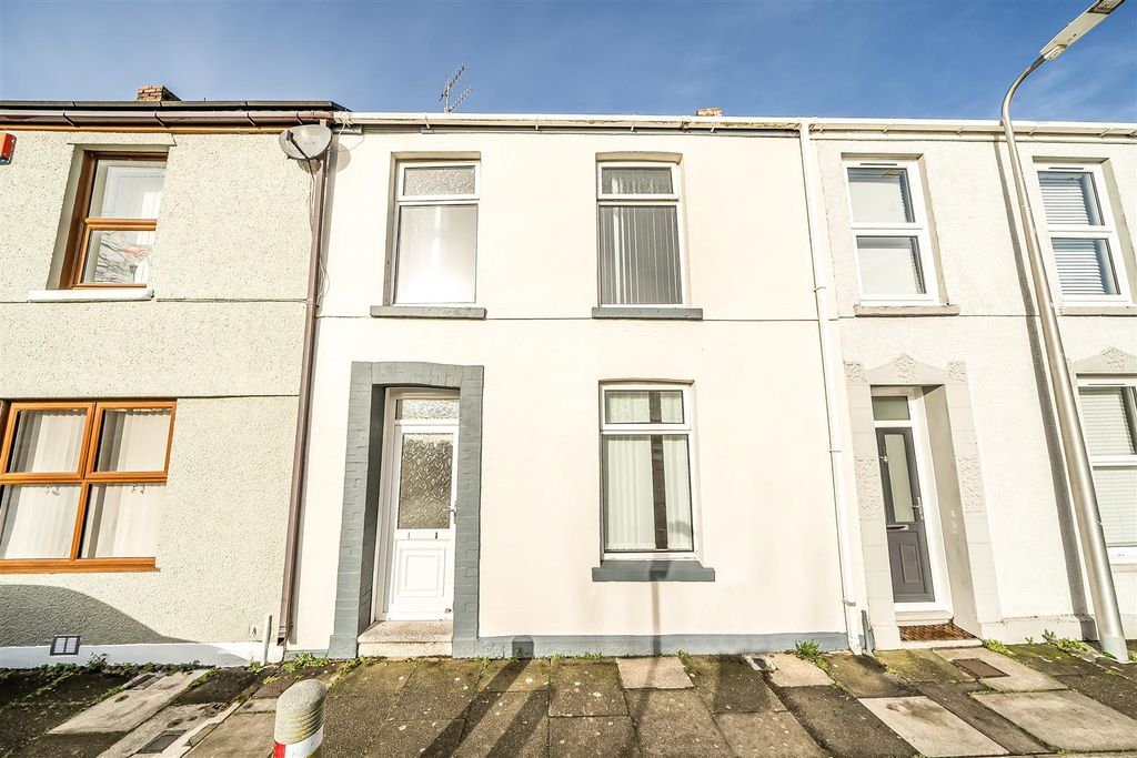 3 bed terraced house for saleHavelock Street, Llanelli SA15