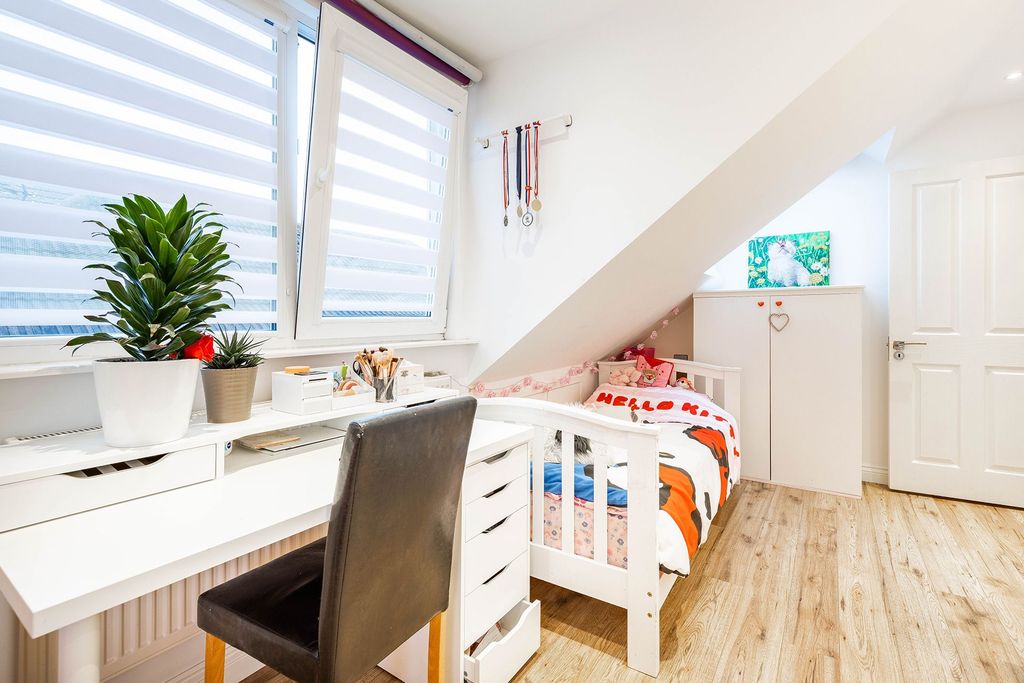 Additional image 16 of 4 bed bungalow for saleManor Road, Dagenham RM10