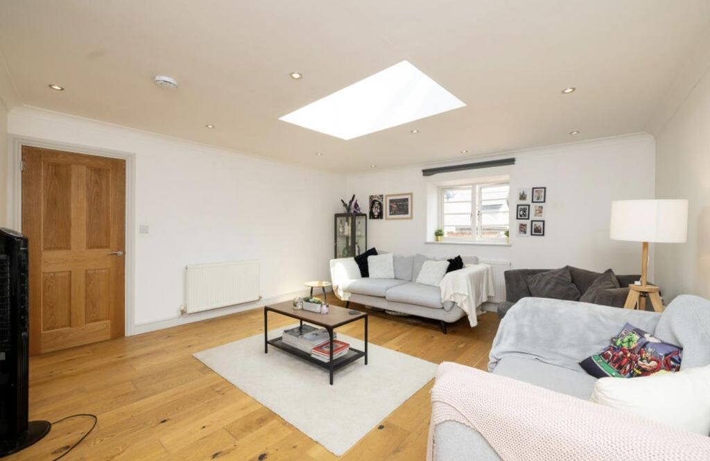 Additional image 5 of 1 bed flat for saleFlat 6, 26 Horse Fair, Banbury OX16