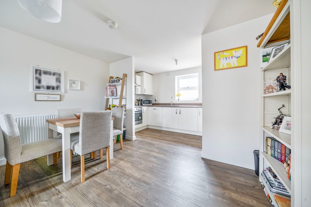 2 bed flat for saleMarchment Close, Andover SP11 photo 5