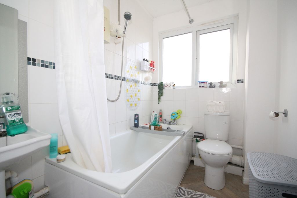 Additional image 6 of 2 bed flat for saleHallington Close, Woking GU21