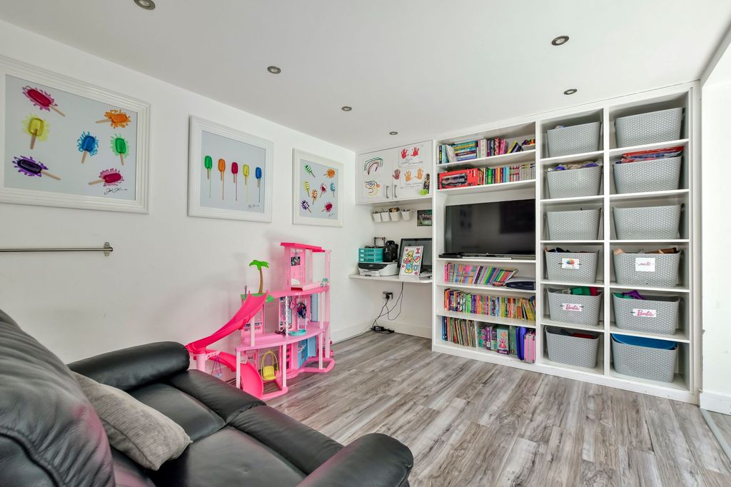 Additional image 10 of 4 bed semi-detached house for saleHazelwood Lane, Abbots Langley WD5