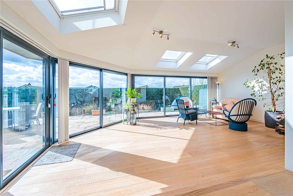 Additional image 12 of 5 bed detached house for saleGaveston Drive, Berkhamsted, Hertfordshire HP4